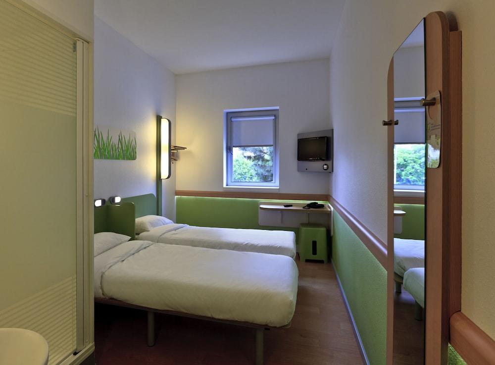 Ibis Budget Porto Gaia *